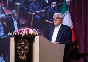 عارف: تورم تصمیمگیریها زمینه را برای فساد فراهم میکند