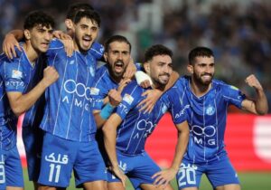 سپاهان باخت، استقلال پاداش گرفت