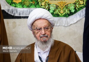 آیتالله مکارم شیرازی: ایمان به منجی، ضامن پایداری امت اسلامی است