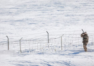 اهدای ۲ هزار کیت گرمایشی لباس به مرزبانان کشور