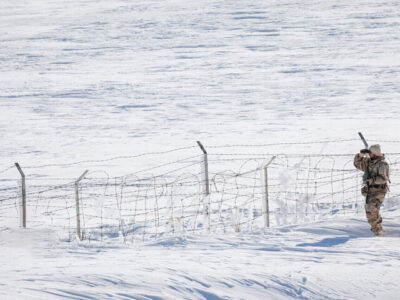 اهدای ۲ هزار کیت گرمایشی لباس به مرزبانان کشور