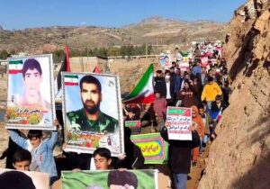 جشن ۴۷ سالگی انقلاب اسلامی در منظم‌ترین روستای خشتی جهان