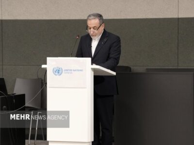 عراقچی: بشر تحت سایه ۱۲ هزار کلاهک هستهای زندگی میکند