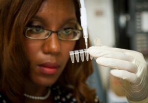 چسبی که سرطان را فریب می دهد