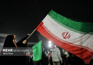 اجتماع شبانه مردم کاشان همراه با گرامیداشت شهدای ورزشکار