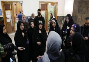 بازدید «بهروز آذر» از محل اسکان شهروندان آسیب‌دیده جنگ