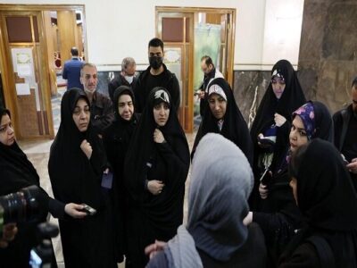 بازدید «بهروز آذر» از محل اسکان شهروندان آسیب‌دیده جنگ