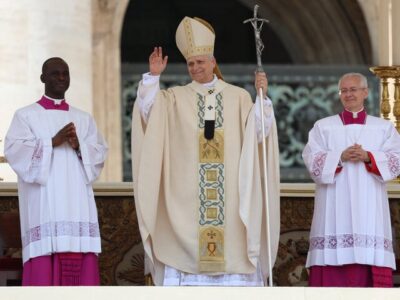 تلاش«پاپ» برای توجه جهان به آرمان‌ مسیحیت عدالتخواه/ دود سفید برای صلح