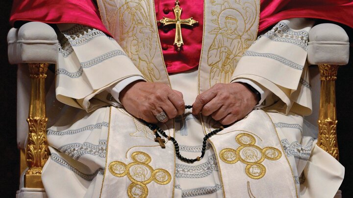 تلاش«پاپ» برای توجه جهان به آرمان‌ مسیحیت عدالتخواه/دود سفید برای صلح