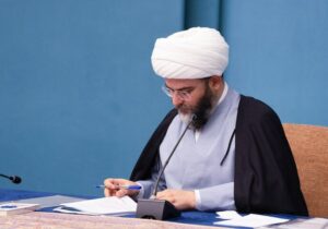 حجت الاسلام قمی: شیطان رو به روی ماست نه در بین ما؛ همه هم سنگریم