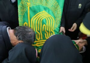 حضور خادمان حرم رضوی در منزل سردار شهید بصیر