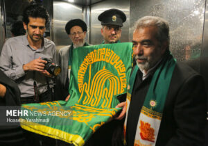 حضور کاروان زیر سایه خورشید در منزل شهید لاریجانی در قم