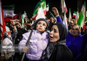 زنان در خط مقدم غیرت ملی؛ از آشپزخانه‌های جهادی تا خیابان‌های شبانه