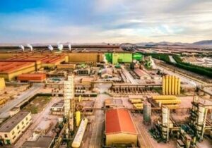 صنایع بزرگ برای بدنه اقتصادی کشور ضعف و شکنندگی ایجاد می‌کند