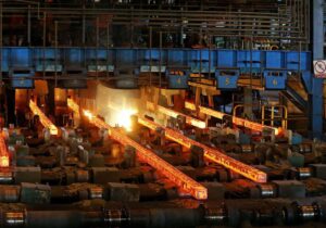 طرح‌های جدید وزارت اقتصاد برای بازسازی و تامین مالی پساجنگ / روند بازسازی صنایع آغاز شد