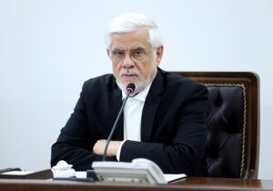 عارف: امنیت تنگه هرمز بهایی دارد