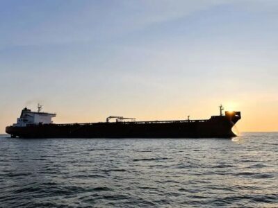 عبور ۵ کشتی مرتبط با ایران از تنگه هرمز