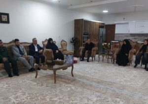 مسئولان کنگان با خانواده شهید جنگ رمضان دیدار کردند
