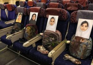 گرامیداشت دهه کرامت و ادای احترام به مقام دختران شهید میناب