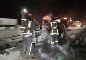 آتش‌سوزی مهیب ۲ خودرو در مشهد