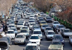 آخرین وضعیت جوی و ترافیکی جادههای کشور / ترافیک سنگین در محورهای ورودی تهران گزارش شد