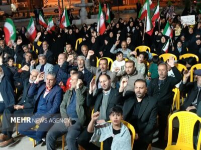 اجتماع با شکوه مردم ضیاءآباد در زیر باران