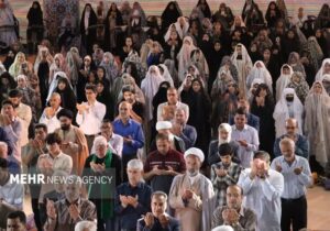 اقامه نماز استغاثه به امامزمان (عج) در خرمآباد