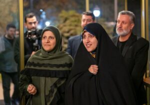 بازدید بهروز آذر از مدرسه «شهدای محمدیه»