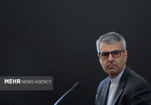 بقائی: فردوسی با آفرینش شاهنامه میراث نیاکان را از فراموشی دور کرد