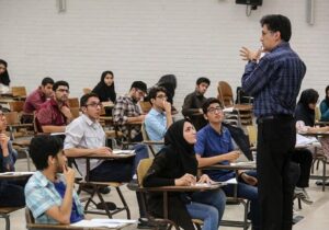 تداوم آموزش مجازی مقطع کارشناسی و بازگشت تدریجی به کلاس تحصیلات تکمیلی/ دانشجویان بخوانند