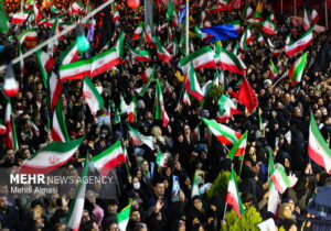 حماسه باشکوه و عزتمندانه زنجانی‌ها در نودمین شب از شب‌های دفاع از وطن