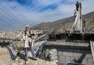 در پل B۱ برابر مرگ عکاسی کردم؛ سنگینی آخرین آغوش کودک یکساله