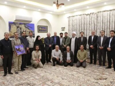 دیدار معاون فرهنگی دانشگاه آزاد با خانواده و مادر مکرم شهیدان پاکپور