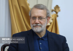شهید  علی لاریجانی الگویی از بندگی و مسئولیت‌پذیری بود