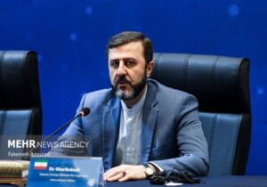 غریب‌آبادی: ترامپ «تهدید» را در قالب فرصت صلح مطرح می‌کند