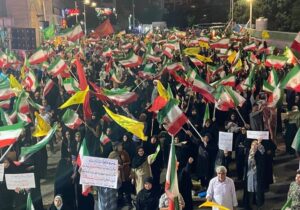 فریاد وحدت کرمانی‌ها؛ «پرچمتو بالا بگیر هموطن»