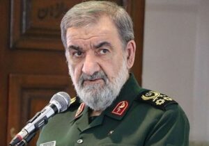 محسن رضایی: اجازه نمیدهیم آمریکا بدون پرداخت هزینه فرار کند