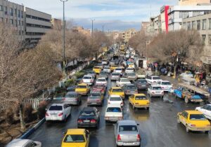 وضعیت ترافیکی و جوی محورهای مواصلاتی کشور / ترافیک سنگین در ورودی های پایتخت گزارش شد