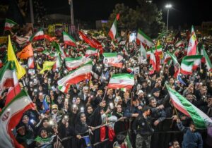 وقتی مردم می‌آیند، میدان رنگ حماسه می‌گیرد