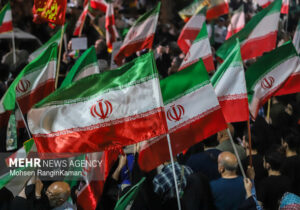 وقتی همه پای کار وطن هستند؛ کدام خوانندگان در میدان خواندند؟