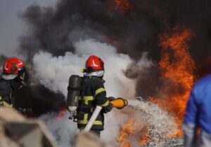 آتش‌سوزی گسترده در شهرک صنعتی قمصر مهار شد