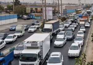 آخرین وضعیت ترافیکی و جوی محورهای مواصلاتی کشور / جادههای منتهی به تهران قفل شد