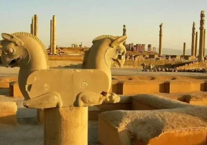 اتفاقی عجیب در حریم تخت‌جمشید/ باید این میراث جهانی را نجات داد