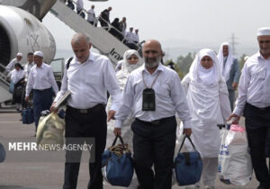بازگشت ۱۶۰۰ حاجی گلستانی از سرزمین وحی؛ آخرین پرواز ۲۴ خرداد