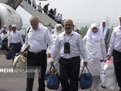 بازگشت ۱۶۰۰ حاجی گلستانی از سرزمین وحی؛ آخرین پرواز ۲۴ خرداد