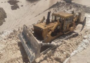 تداوم عملیات برفروبی در کوهستان شاهو
