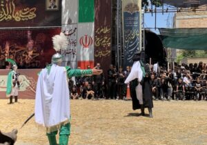 تصاویری از آیین تعزیه خوانی با قدمت ۶۰ ساله روز عاشورا در ارومیه