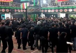 «جوش دوره» عزاداران حسینی در روستای قطرم بافق همزمان با شب عاشورا