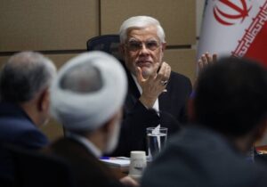 عارف: پیروزی ایران مرهون رهبری هوشمندانه آیتالله مجتبی خامنهای است