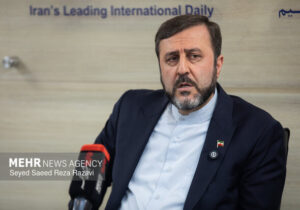 غریب آبادی: ایران، پیروز نبرد یک‌ساله با متجاوزان است